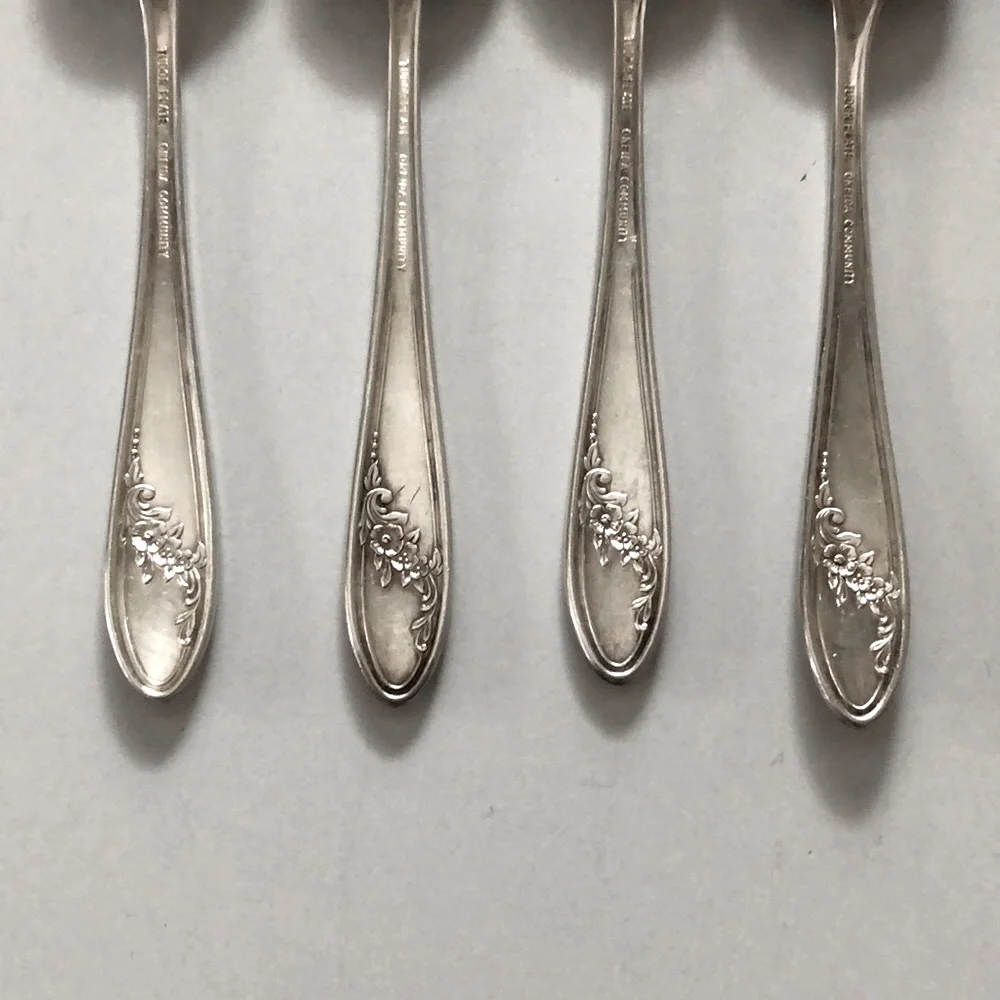 Tudor Plate Oneida Community Queen Bess II Silver Plate teaspoons Set of 4